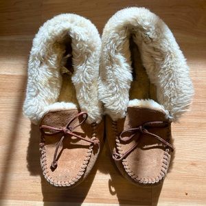 UGG slippers Size 7